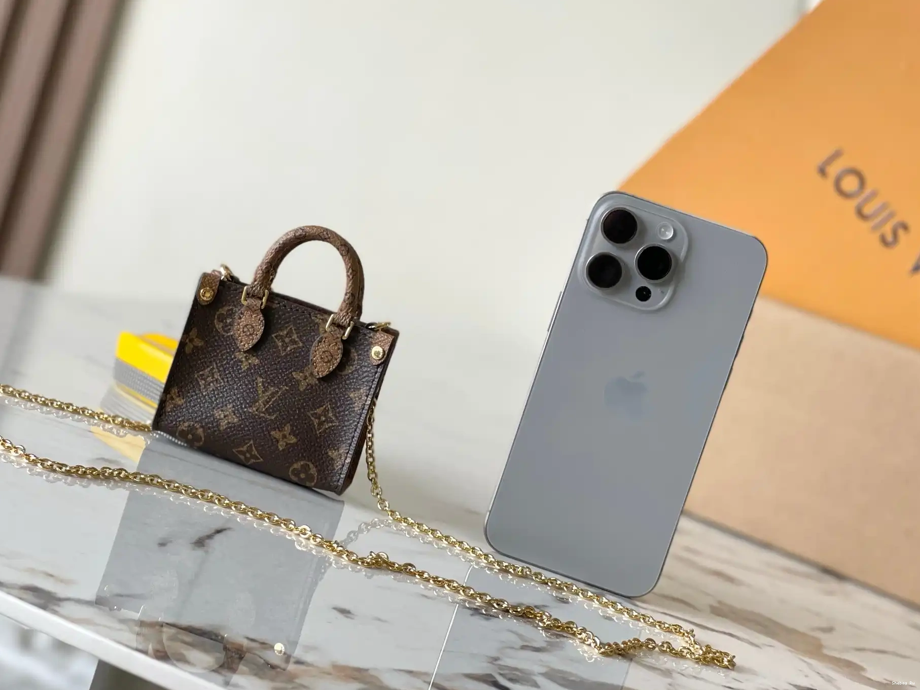 LOUIS MICRO-8.5*3.5*10.5CM ONTHEGO VUITTON 0627